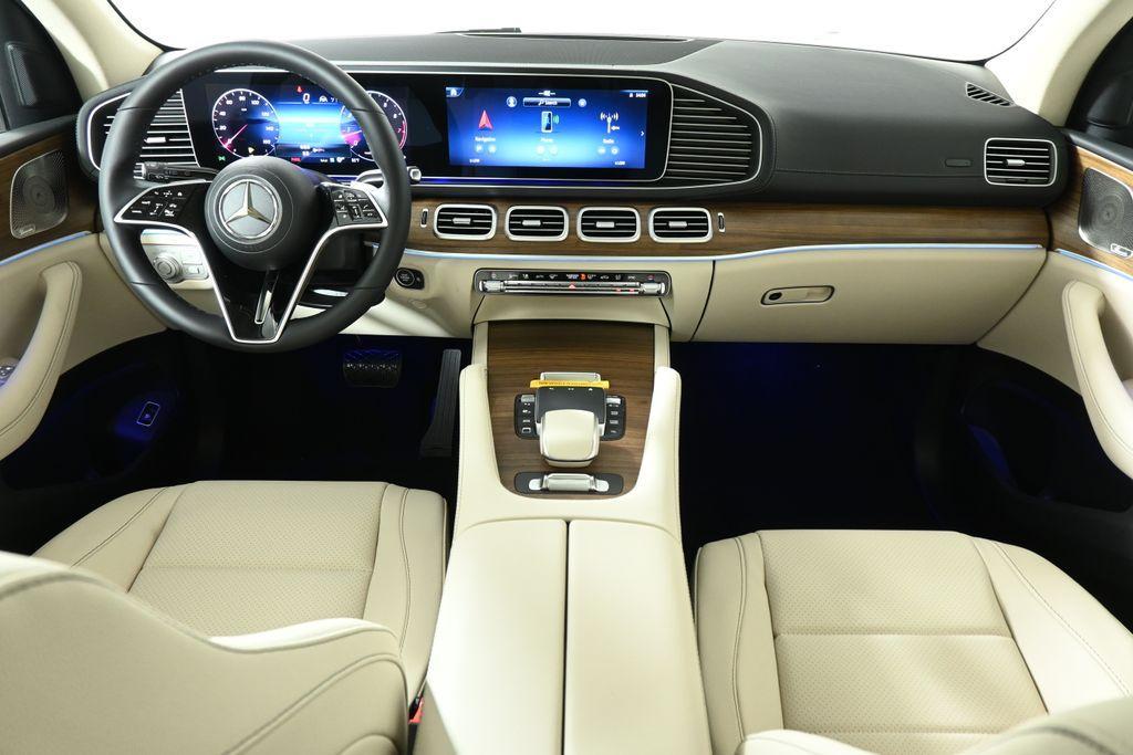 new 2025 Mercedes-Benz GLS 450 car, priced at $91,800