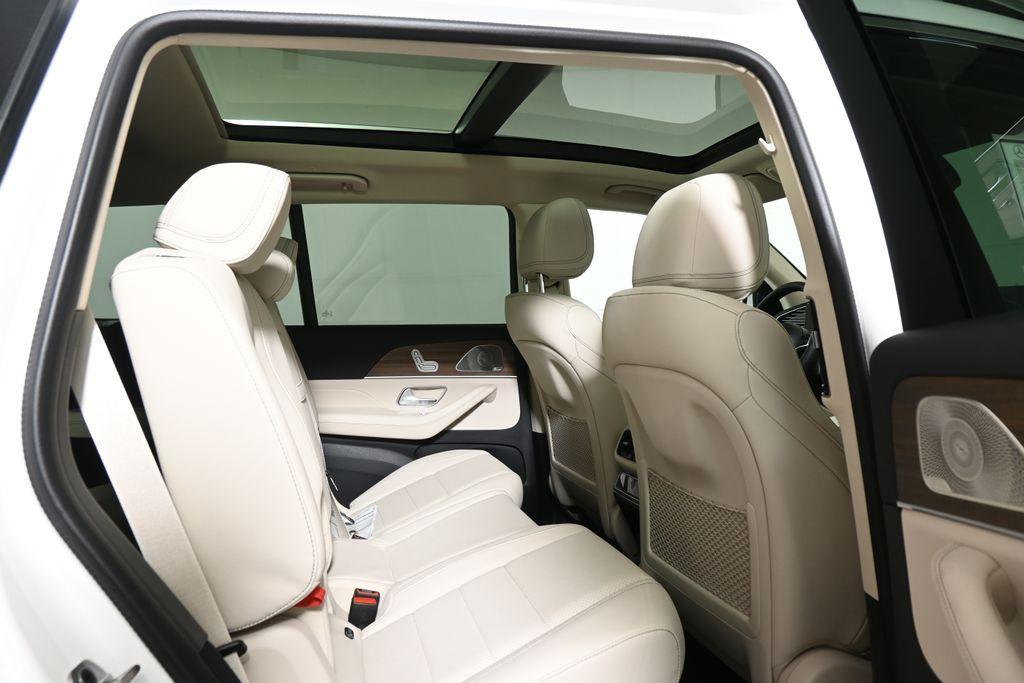 new 2025 Mercedes-Benz GLS 450 car, priced at $91,800
