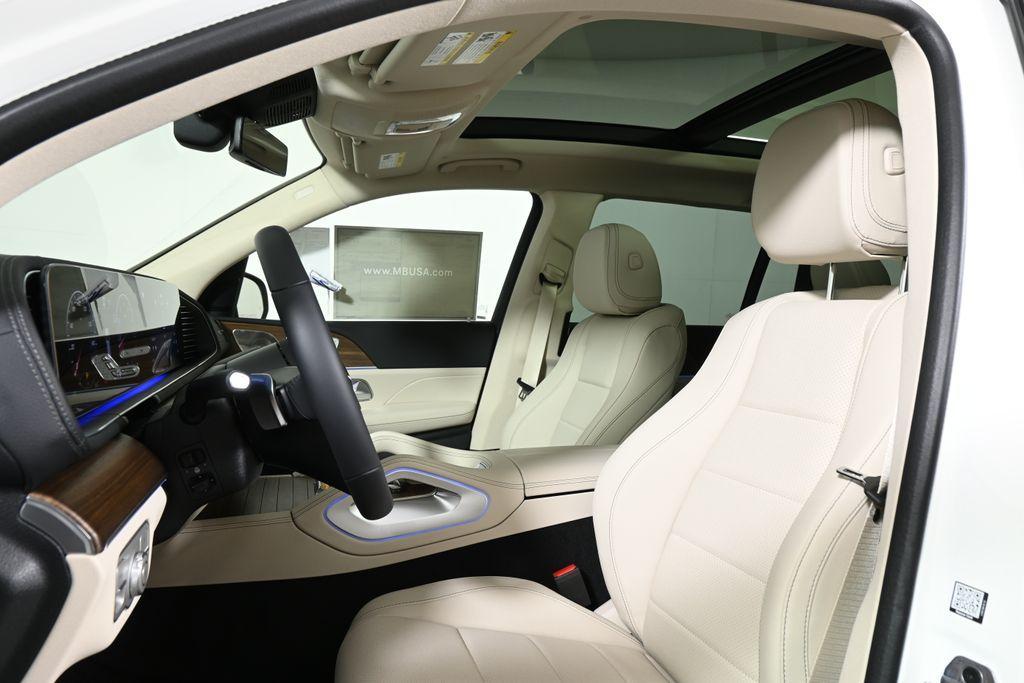 new 2025 Mercedes-Benz GLS 450 car, priced at $91,800