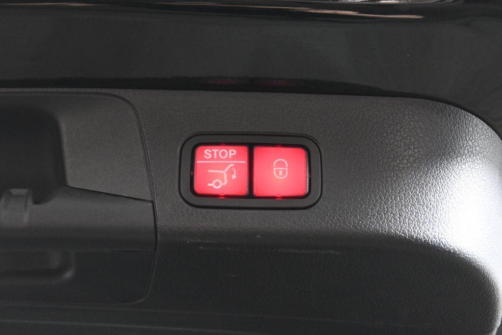 used 2020 Mercedes-Benz GLB 250 car, priced at $26,995