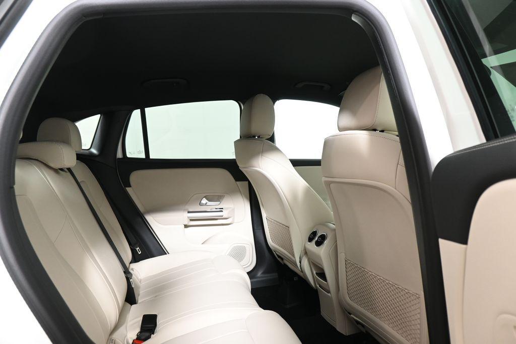 new 2025 Mercedes-Benz GLA 250 car, priced at $47,295