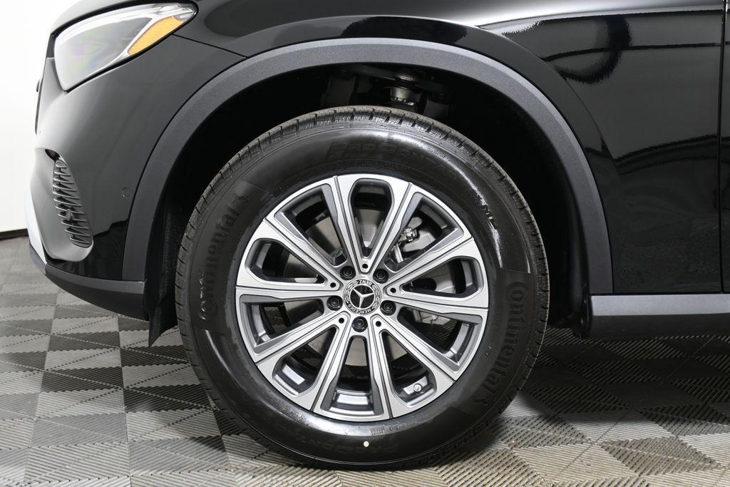 new 2025 Mercedes-Benz GLC 300 car, priced at $56,135