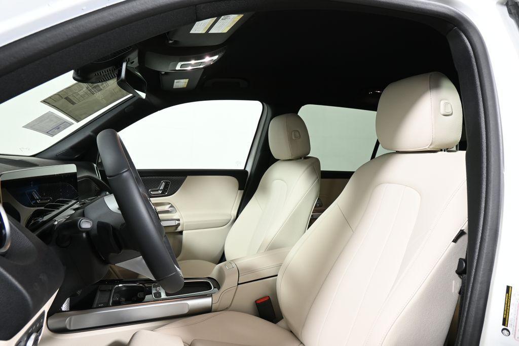 new 2025 Mercedes-Benz GLB 250 car, priced at $46,550