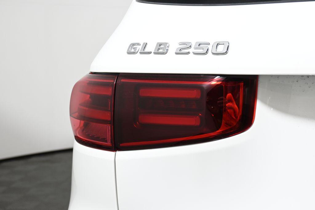 new 2025 Mercedes-Benz GLB 250 car, priced at $51,670