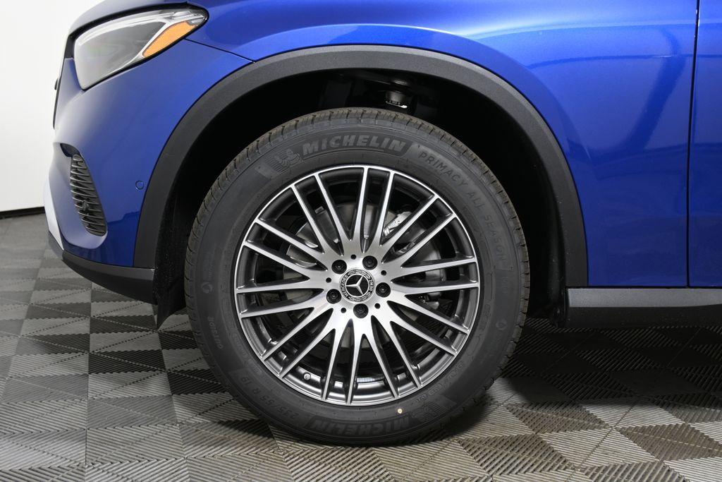 new 2025 Mercedes-Benz GLC 300 car, priced at $59,255