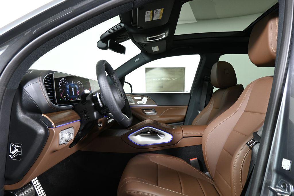 new 2025 Mercedes-Benz GLS 450 car, priced at $95,710