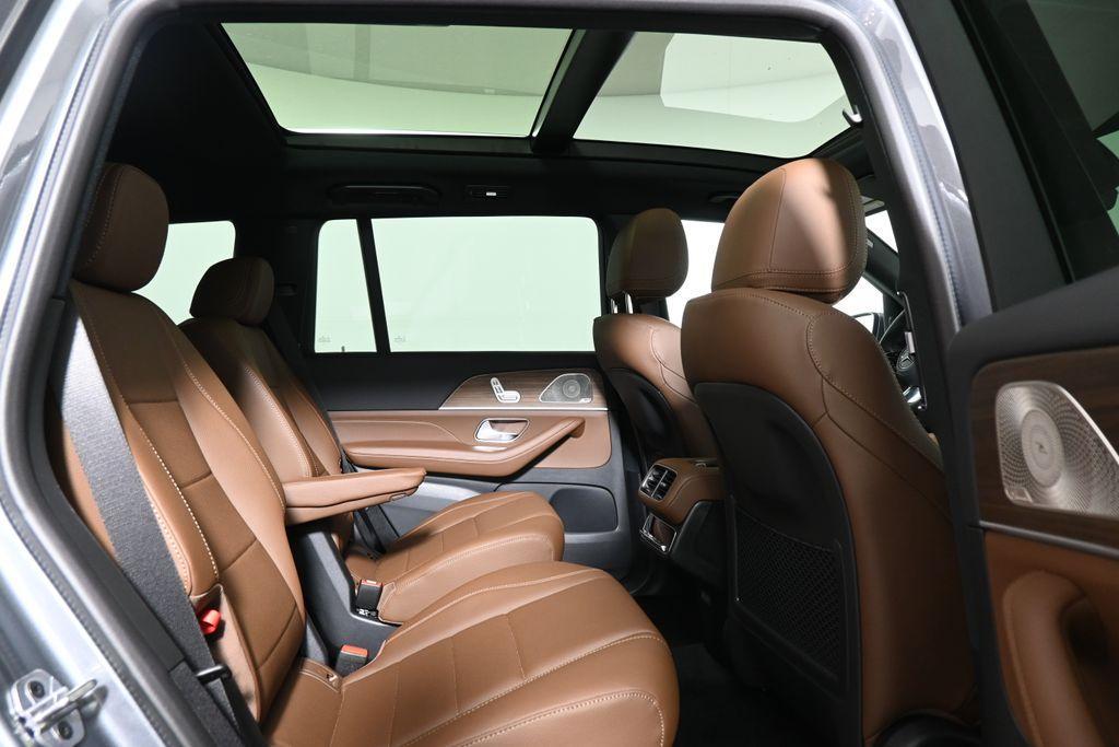 new 2025 Mercedes-Benz GLS 450 car, priced at $95,710