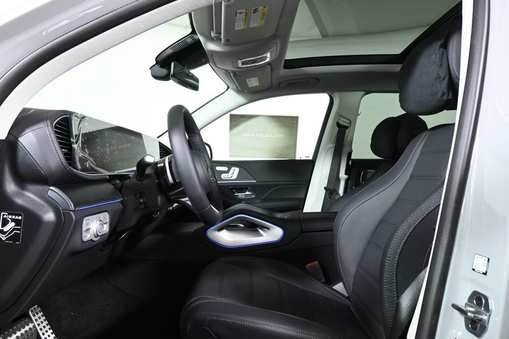 new 2025 Mercedes-Benz GLS 450 car, priced at $101,830
