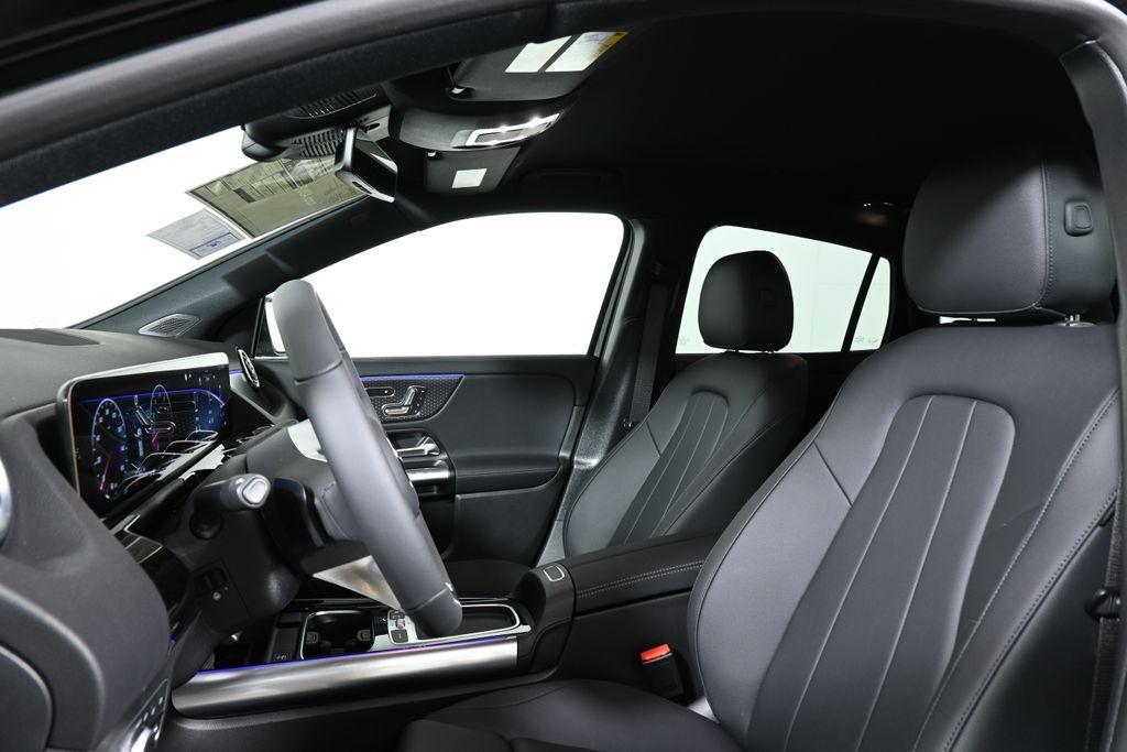 new 2025 Mercedes-Benz GLA 250 car, priced at $47,295