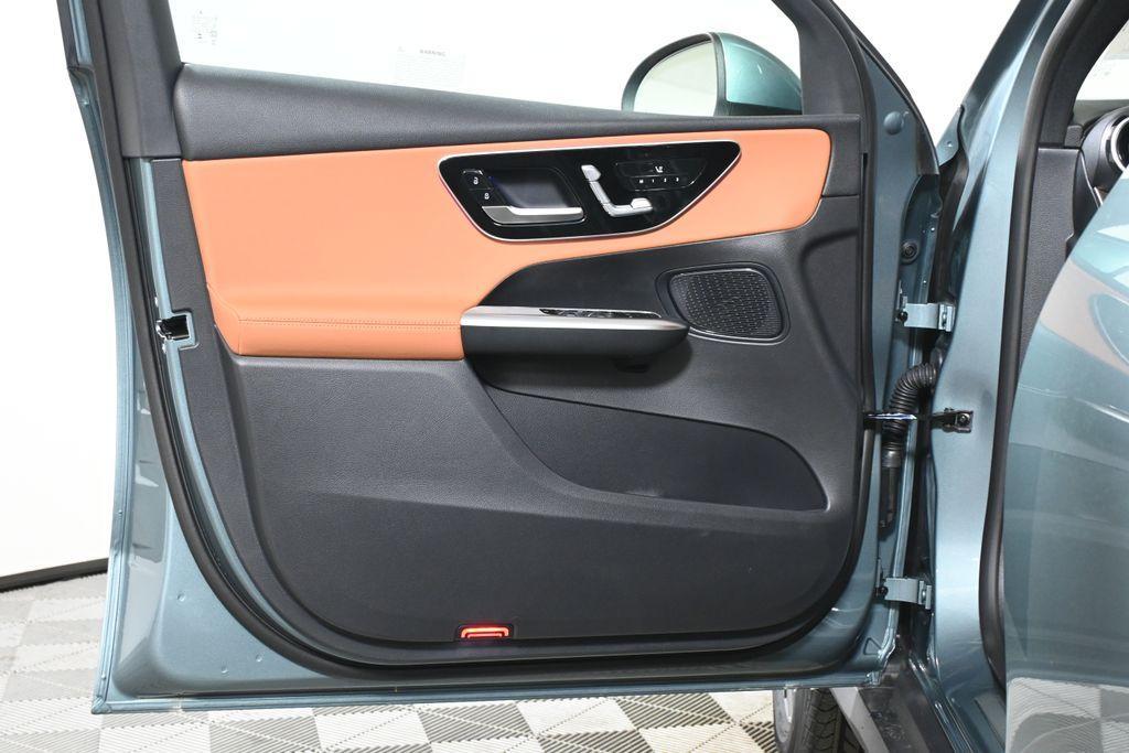 new 2025 Mercedes-Benz GLC 300 car, priced at $55,665