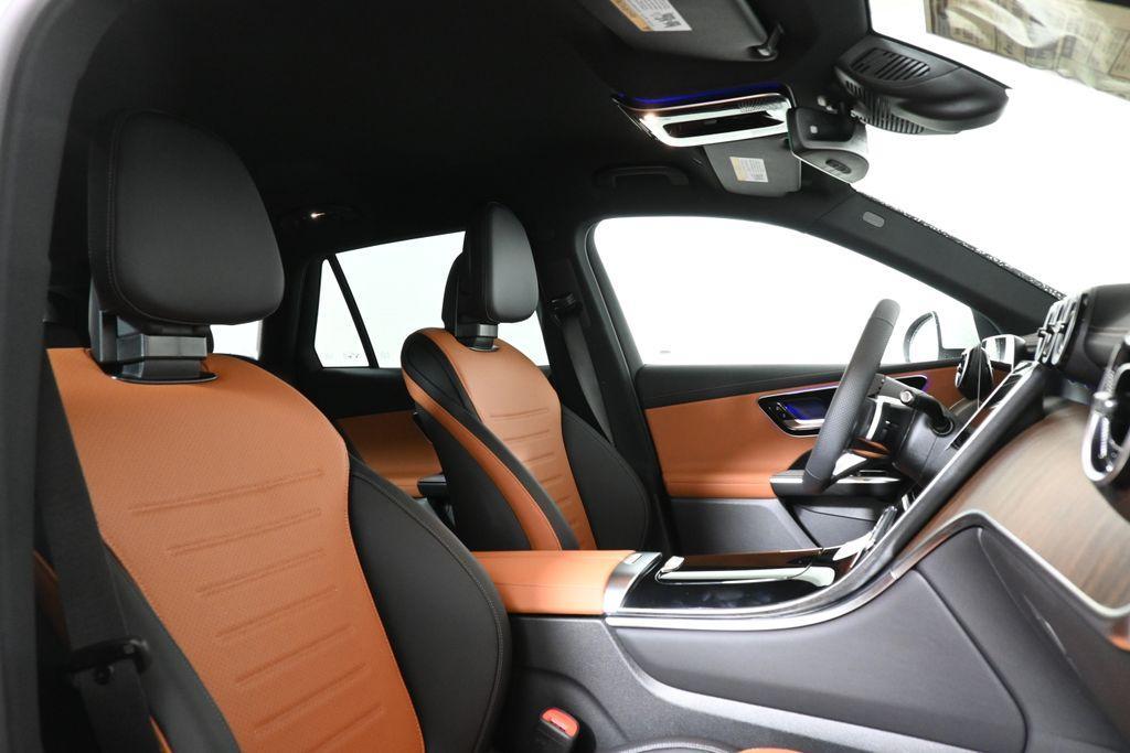 new 2025 Mercedes-Benz GLC 300 car, priced at $56,355