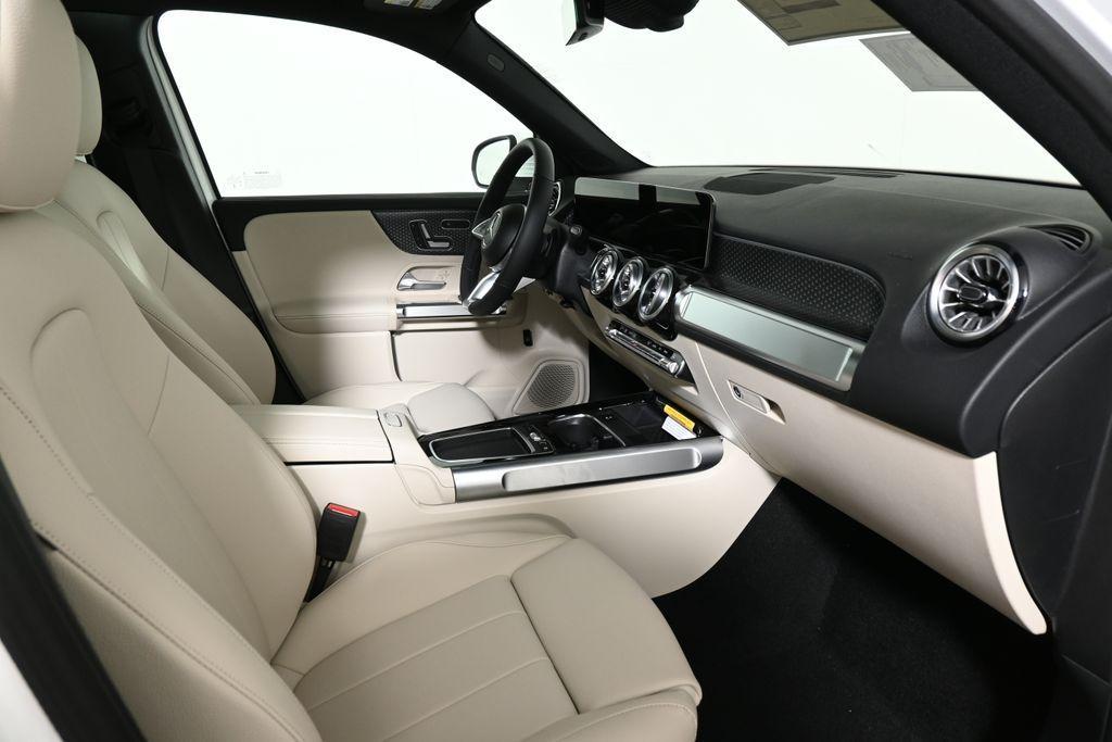 new 2025 Mercedes-Benz GLB 250 car, priced at $50,935