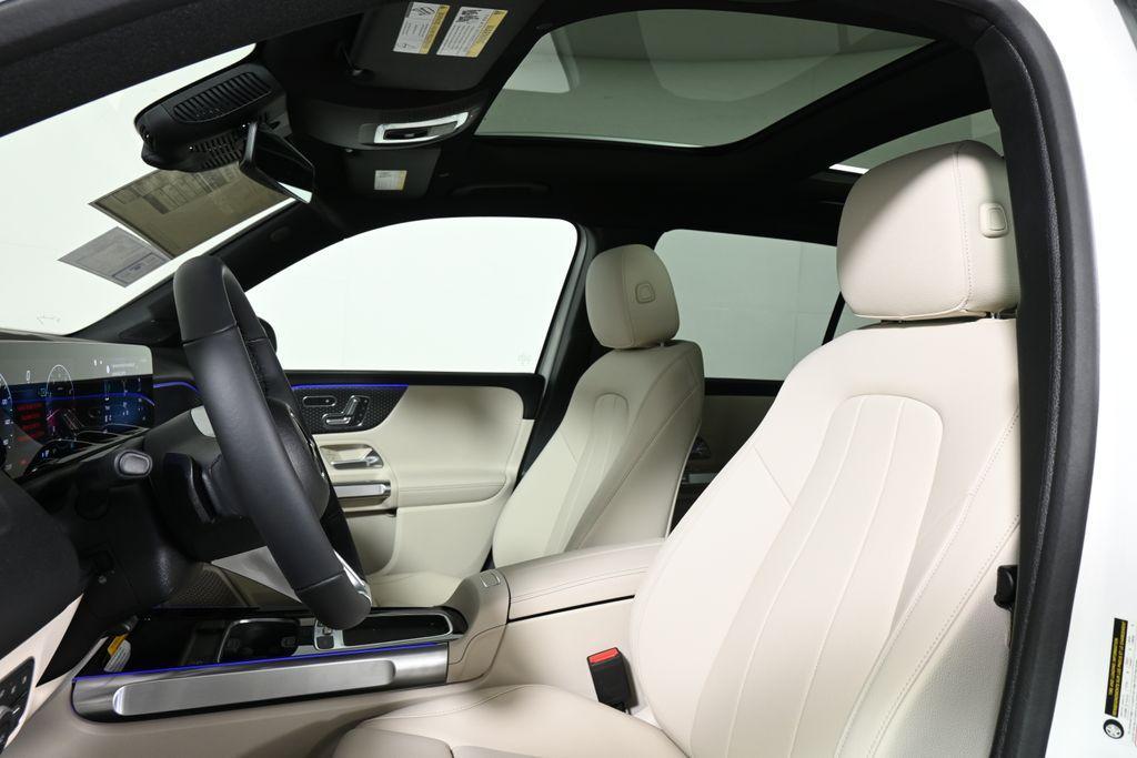 new 2025 Mercedes-Benz GLB 250 car, priced at $50,935