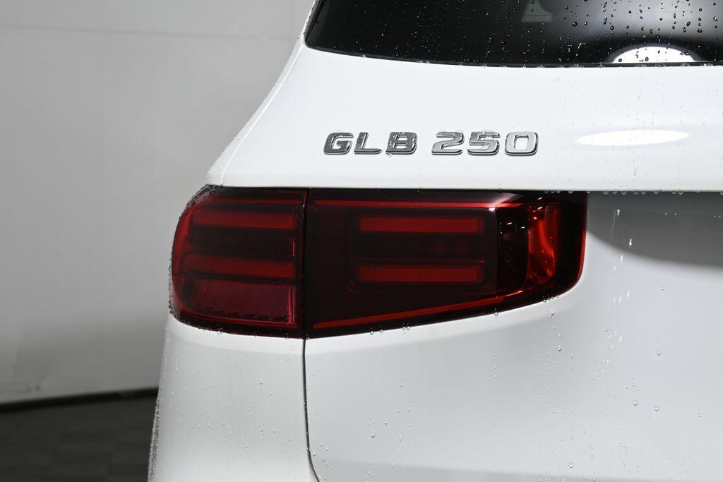 new 2025 Mercedes-Benz GLB 250 car, priced at $52,985