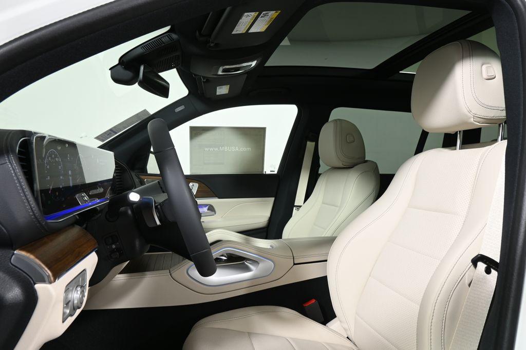 new 2025 Mercedes-Benz GLS 450 car, priced at $91,775