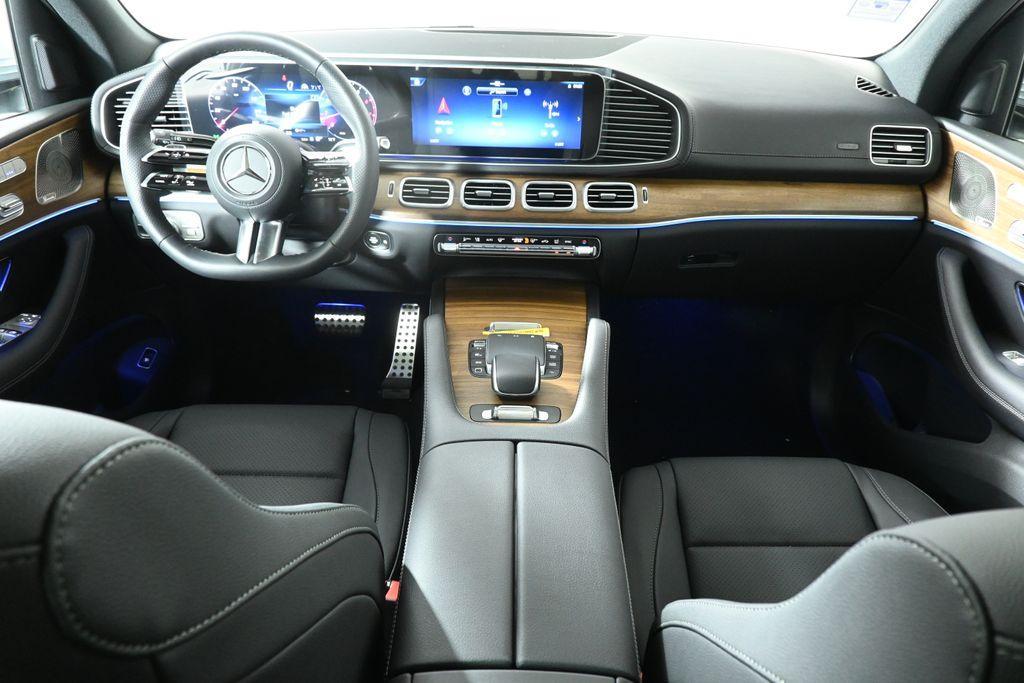 new 2025 Mercedes-Benz GLS 450 car, priced at $95,365