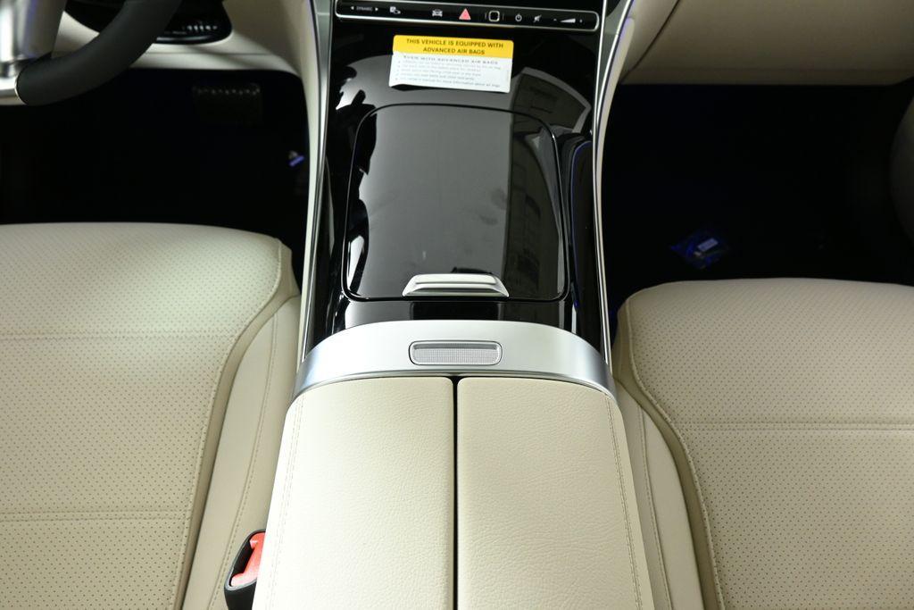 new 2025 Mercedes-Benz GLC 300 car, priced at $61,820