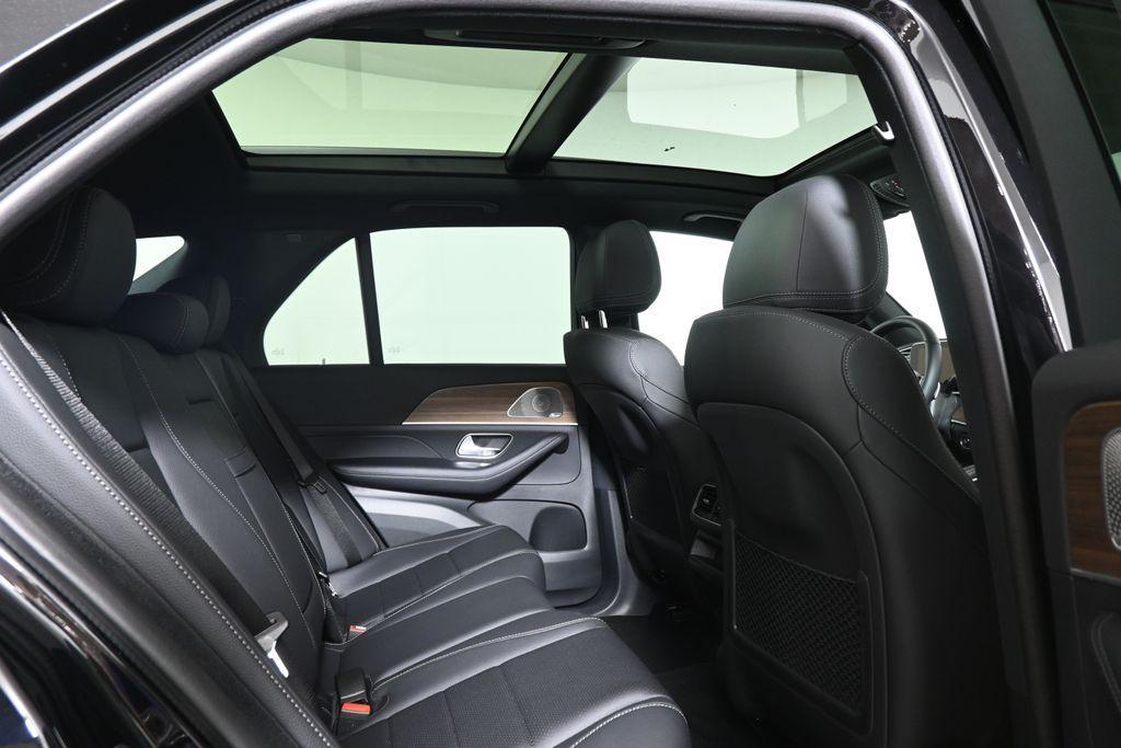 new 2025 Mercedes-Benz GLE 450 car, priced at $80,145