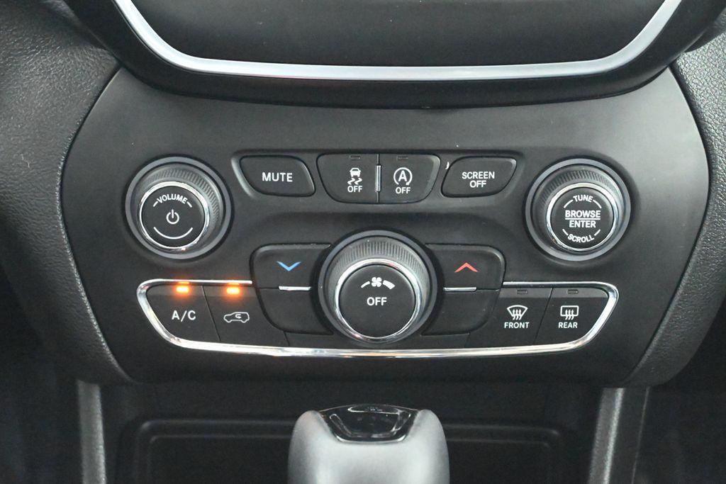 used 2019 Jeep Cherokee car, priced at $15,995