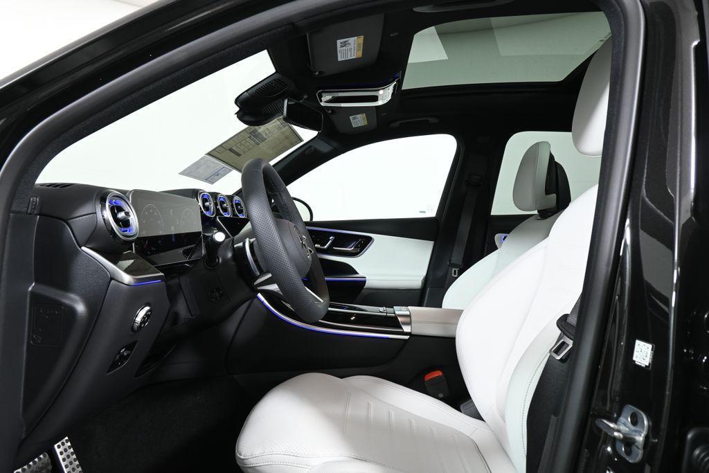 new 2025 Mercedes-Benz GLC 300 car, priced at $61,815