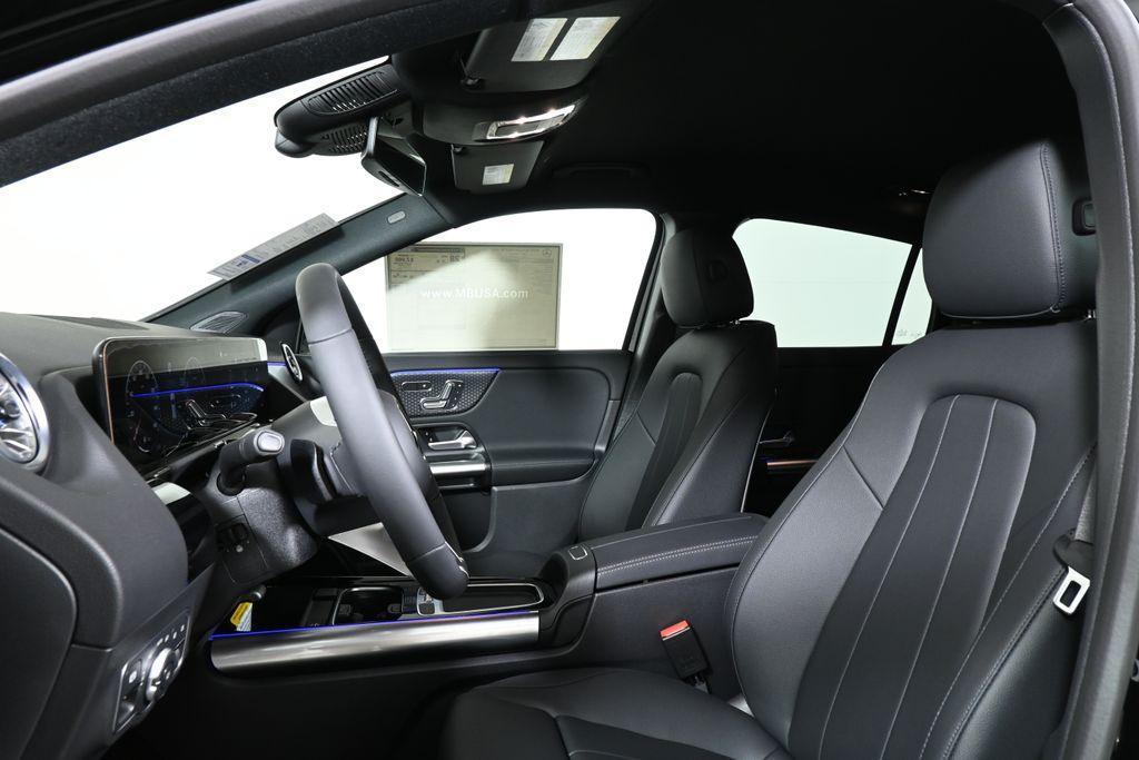 new 2025 Mercedes-Benz GLA 250 car, priced at $47,295