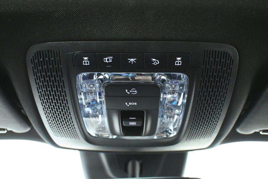 used 2022 Mercedes-Benz GLB 250 car, priced at $27,895