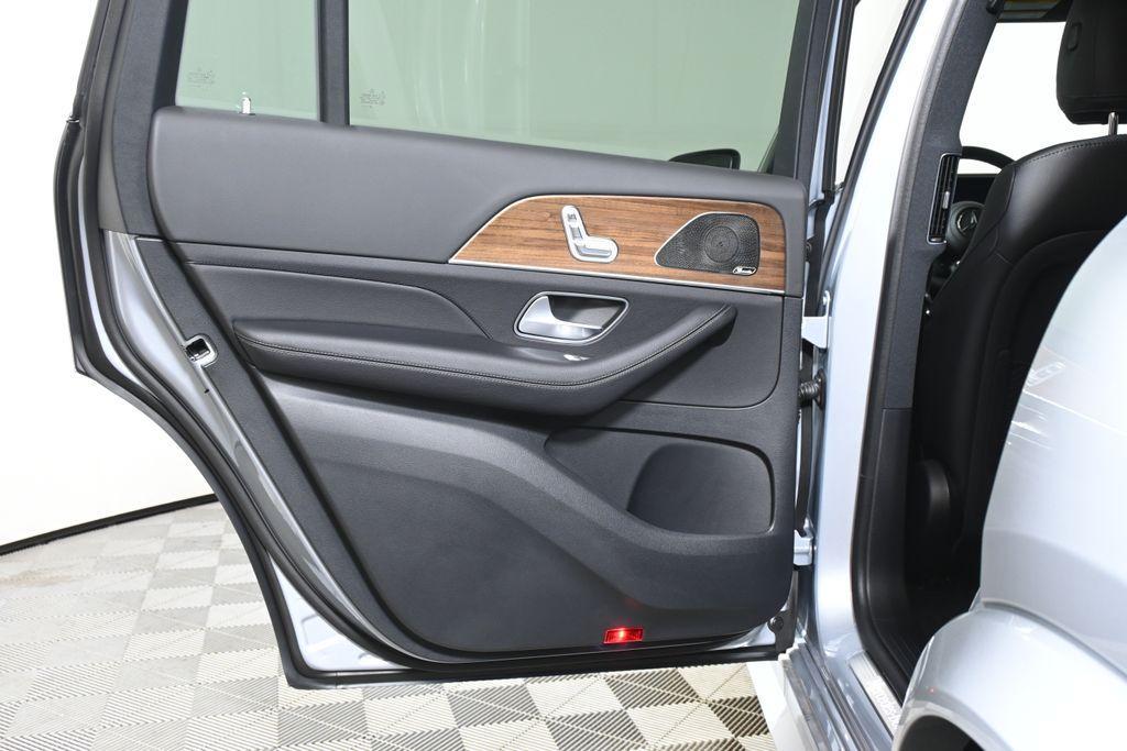 new 2025 Mercedes-Benz GLS 450 car, priced at $95,525