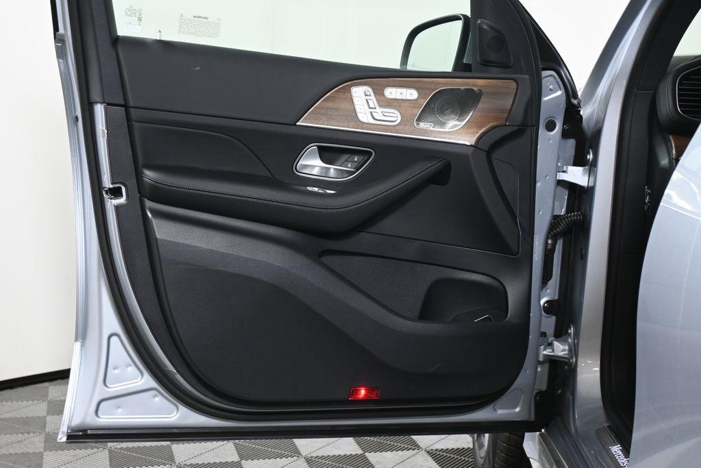 new 2025 Mercedes-Benz GLS 450 car, priced at $95,525