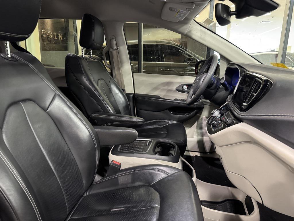 used 2022 Chrysler Pacifica Hybrid car, priced at $24,440