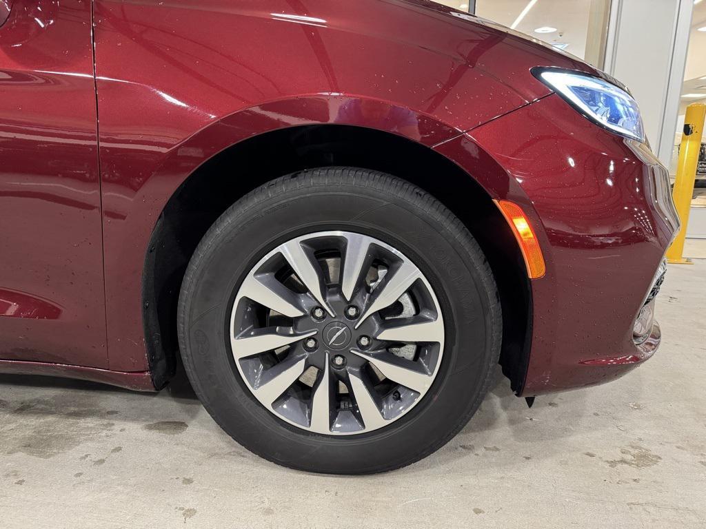 used 2022 Chrysler Pacifica Hybrid car, priced at $24,440