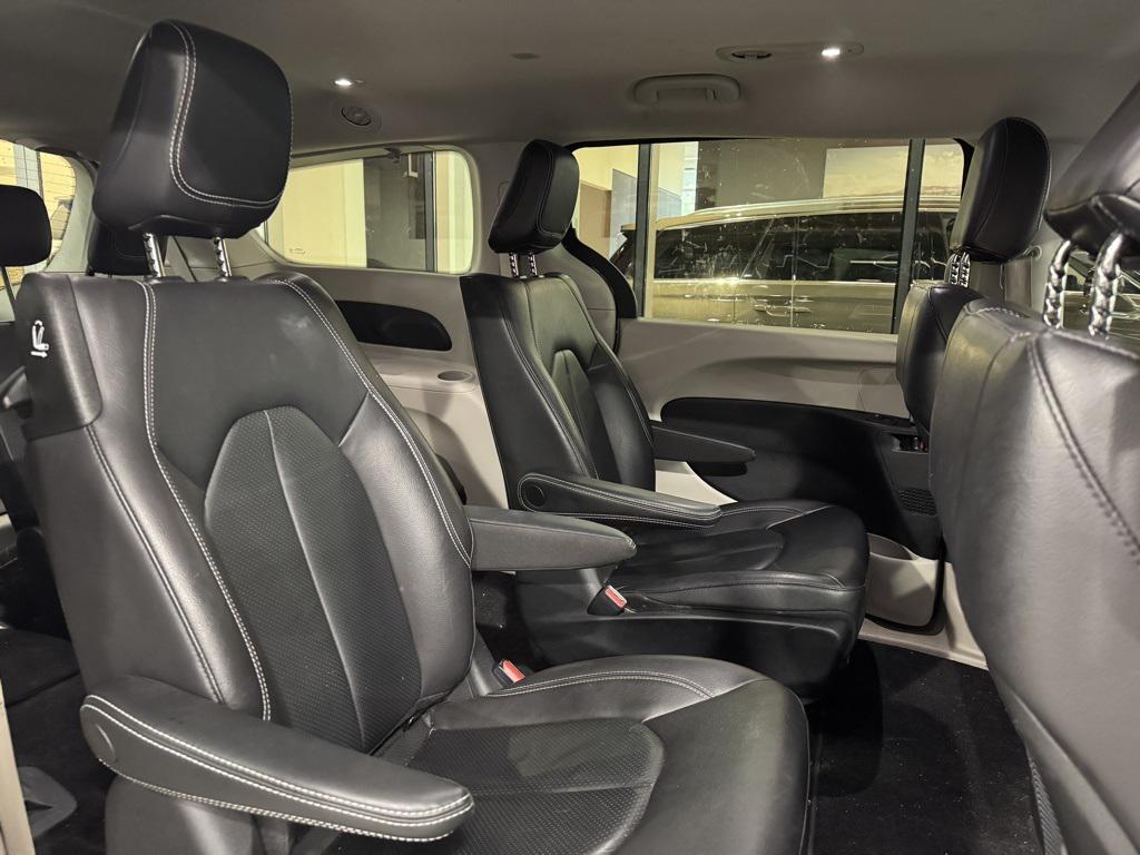 used 2022 Chrysler Pacifica Hybrid car, priced at $24,440