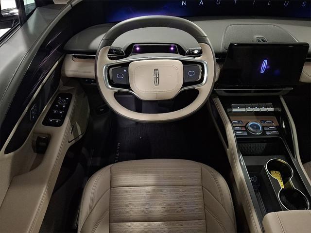 used 2025 Lincoln Nautilus car, priced at $60,000