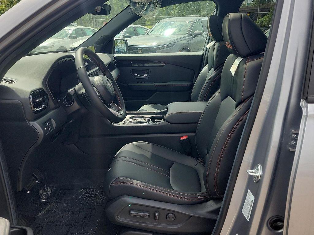 new 2025 Honda Pilot car, priced at $47,128