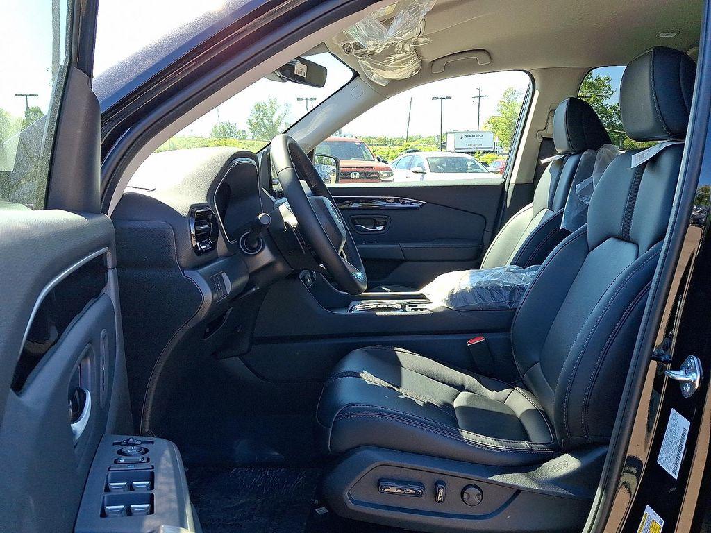 new 2025 Honda Pilot car, priced at $45,325