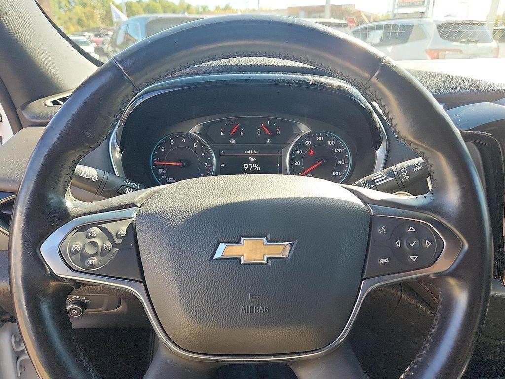 used 2022 Chevrolet Traverse car, priced at $27,587