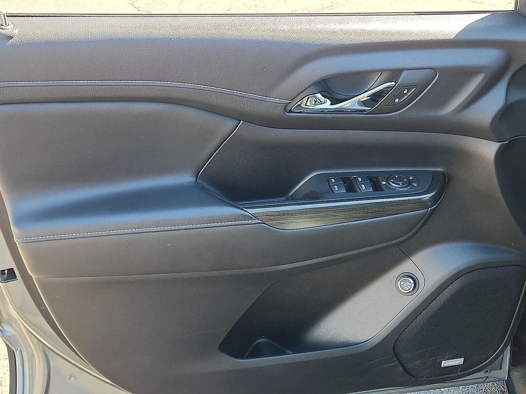 used 2023 GMC Acadia car, priced at $27,619