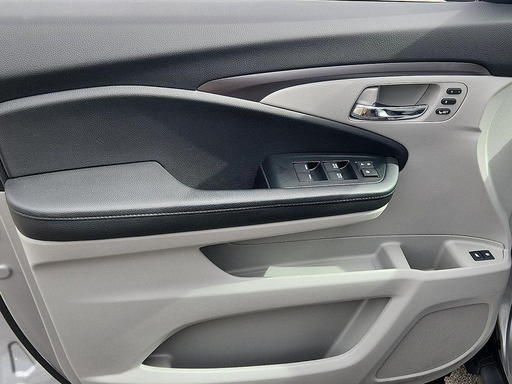 used 2022 Honda Pilot car, priced at $31,579