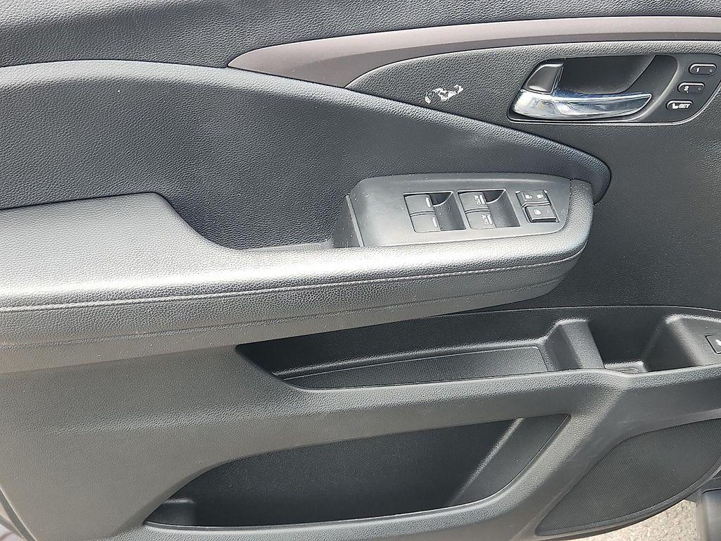 used 2022 Honda Pilot car, priced at $29,997