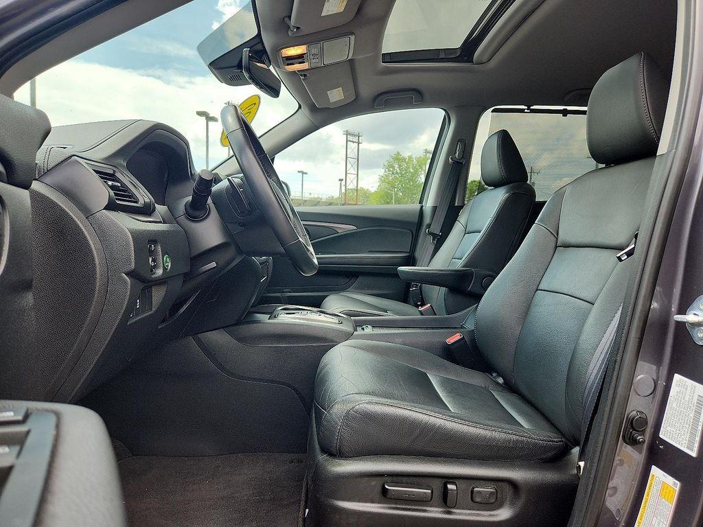 used 2022 Honda Pilot car, priced at $29,997