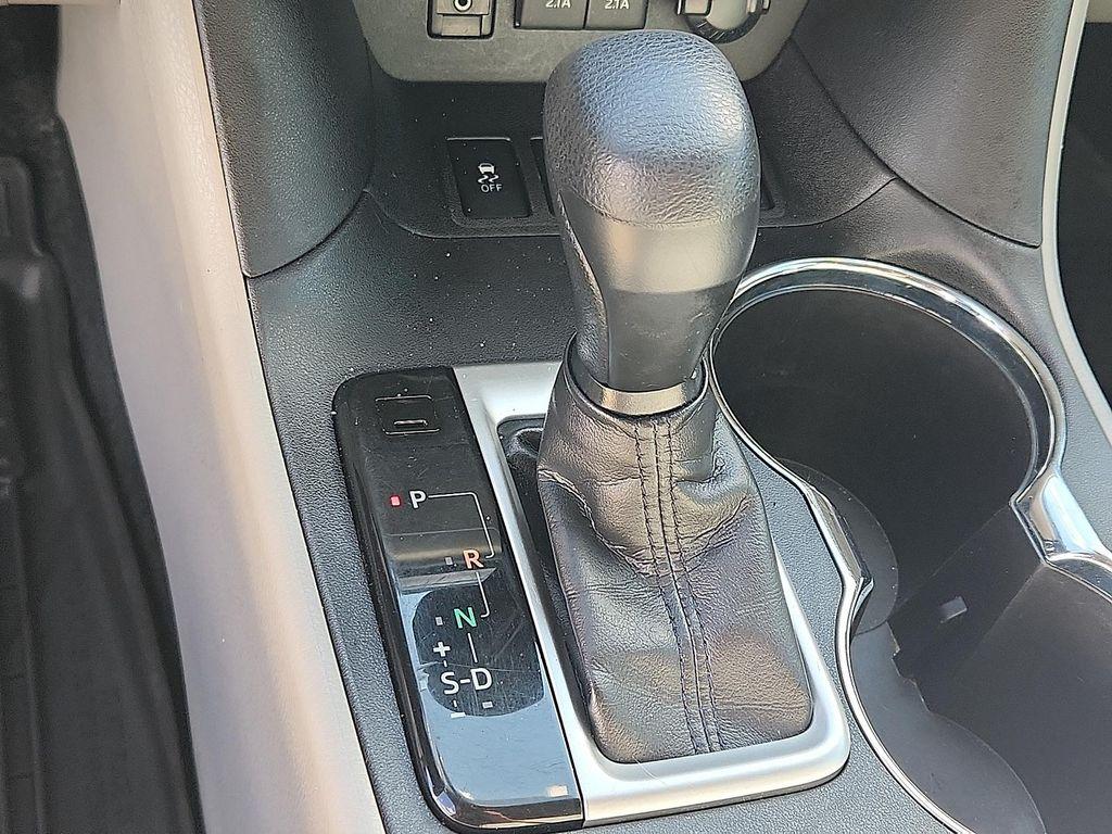 used 2018 Toyota Highlander car, priced at $21,823