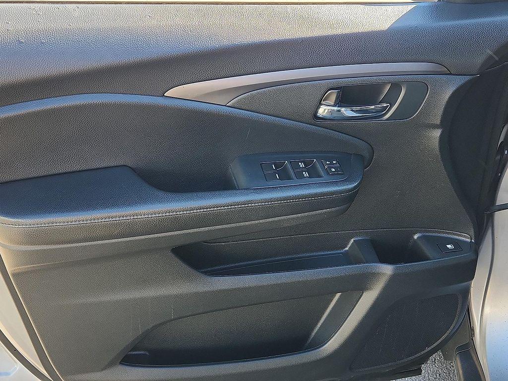 used 2022 Honda Pilot car, priced at $27,600