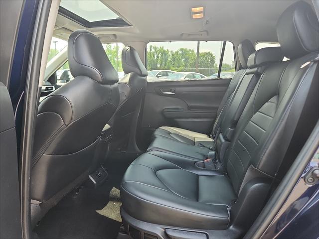 used 2021 Toyota Highlander car, priced at $31,997