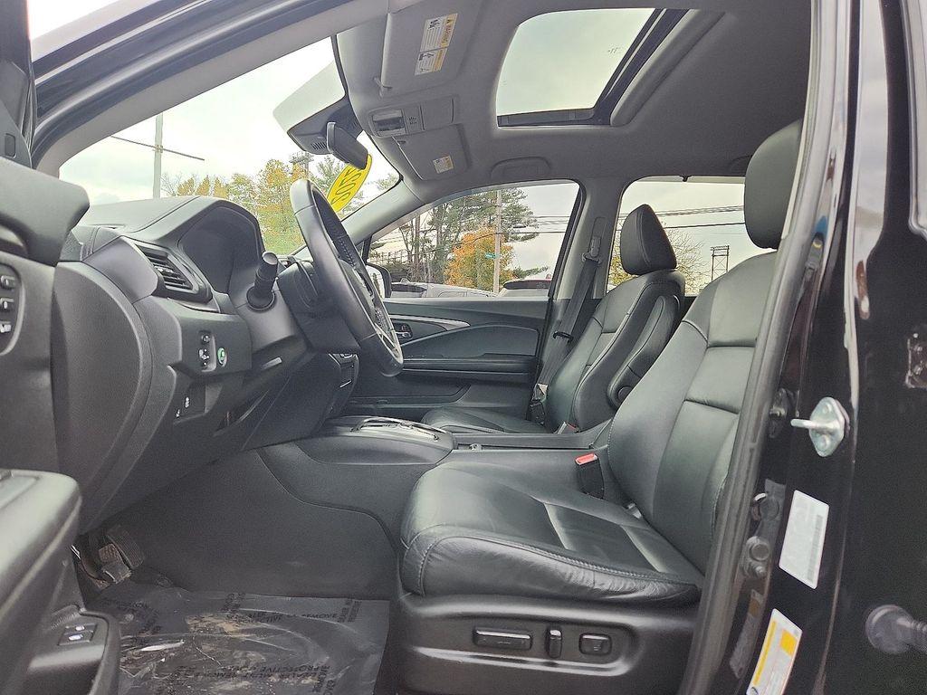 used 2022 Honda Pilot car, priced at $28,214