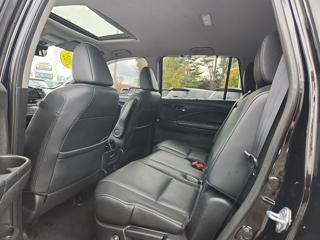 used 2022 Honda Pilot car, priced at $28,214