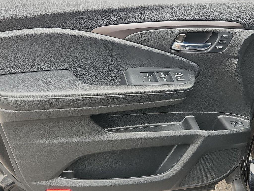 used 2022 Honda Pilot car, priced at $28,214