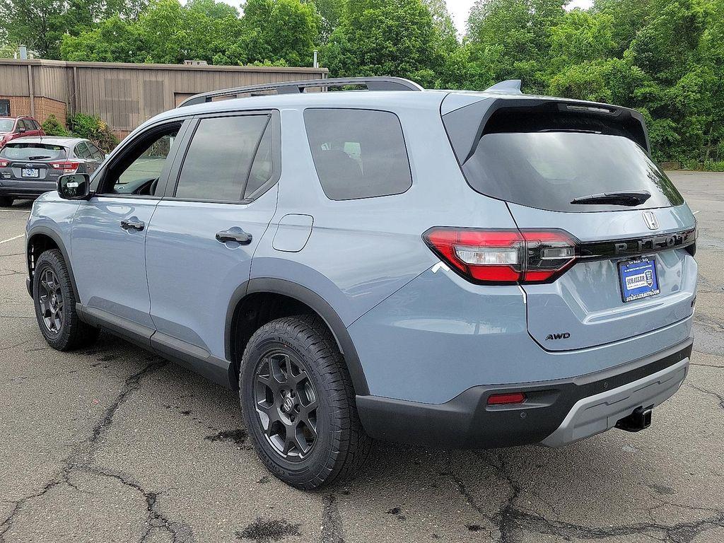 new 2025 Honda Pilot car, priced at $47,628