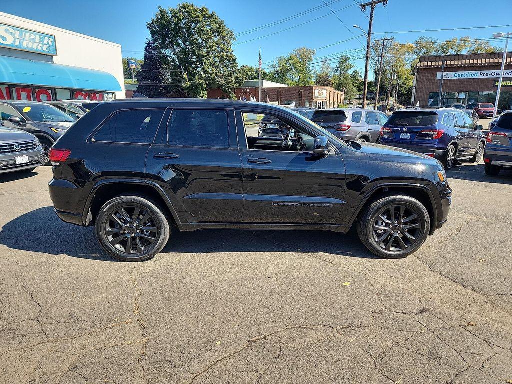 used 2022 Jeep Grand Cherokee car, priced at $28,431