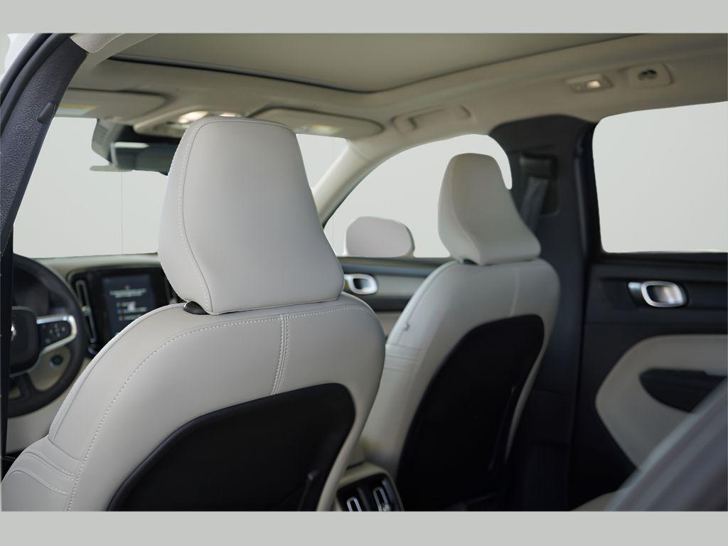 new 2025 Volvo XC40 car, priced at $53,010