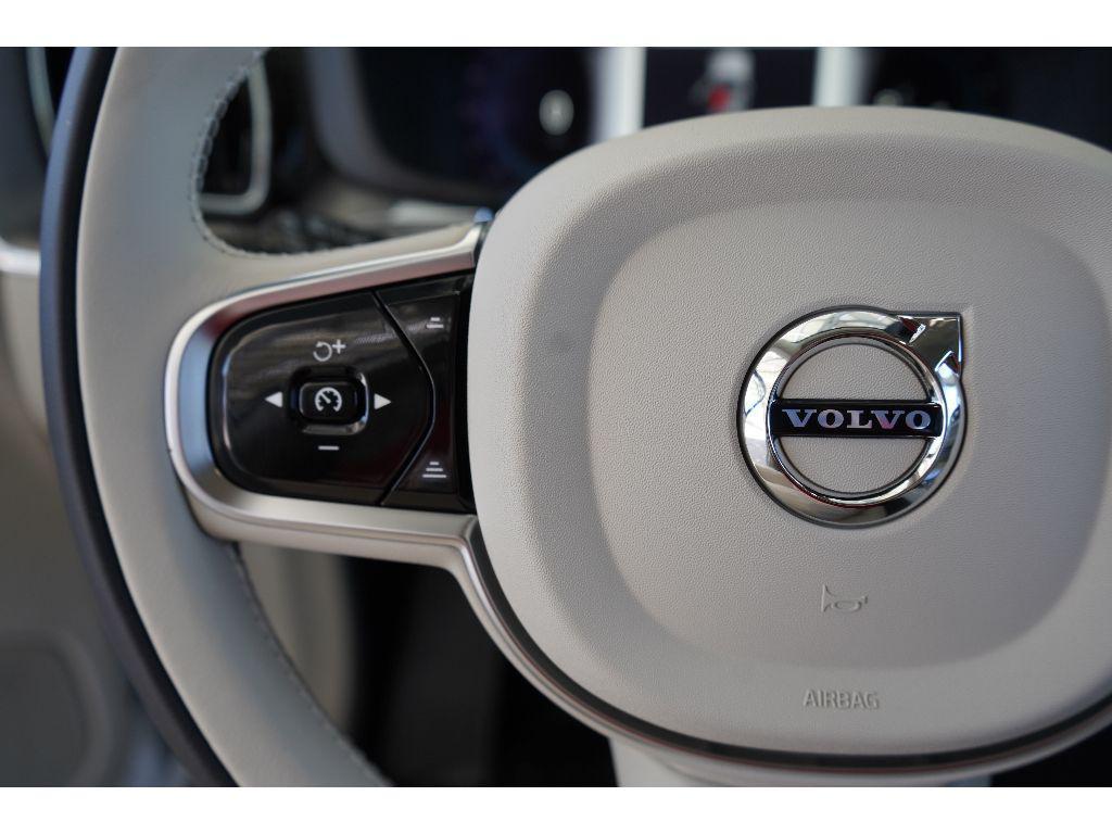 new 2025 Volvo XC60 car, priced at $41,500