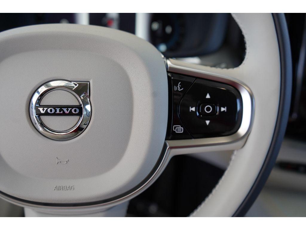 new 2025 Volvo XC60 car, priced at $41,500